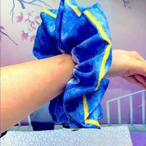 ✨Brand New✨1pcSUPERSIZE Scrunchie big ponytail blue with yellow hair accessories